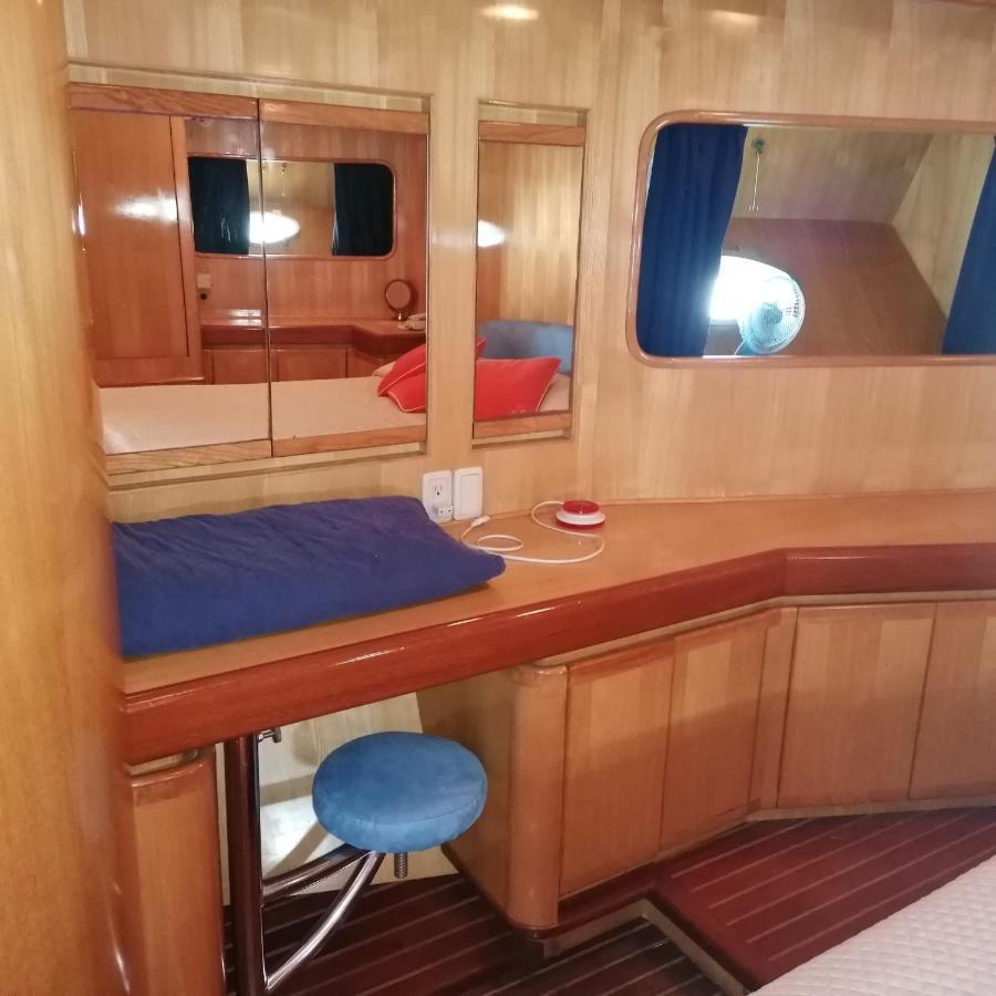 Manathan Hotel en barco