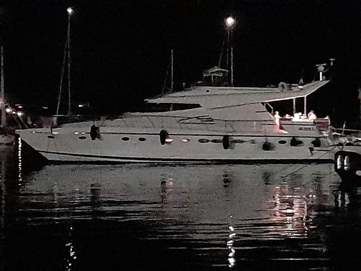 Botel Manathan *